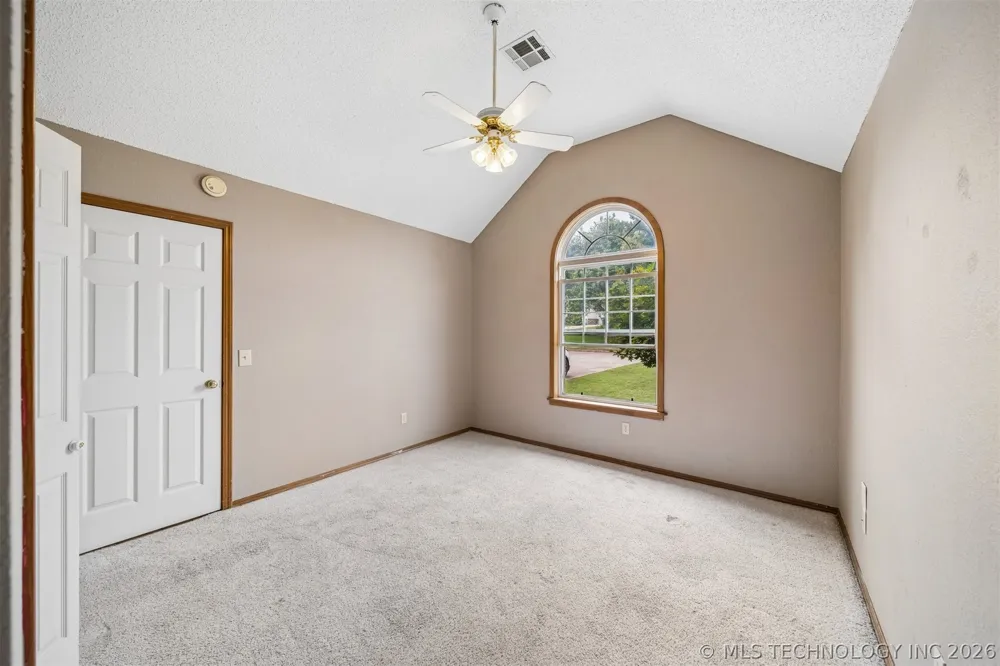 996 Douglas Drive Claremore, OK 74017