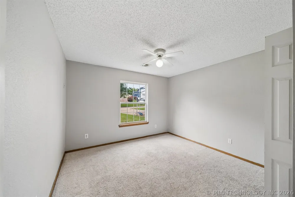 996 Douglas Drive Claremore, OK 74017