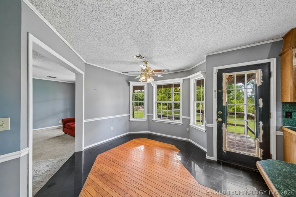 996 Douglas Drive Claremore, OK 74017