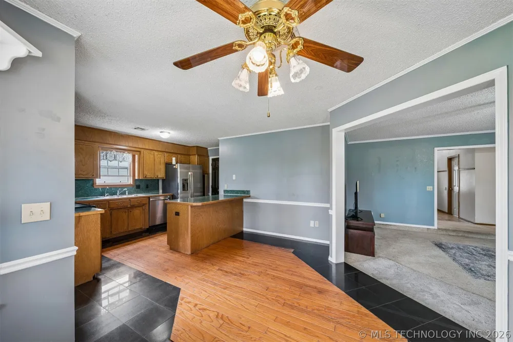 996 Douglas Drive Claremore, OK 74017