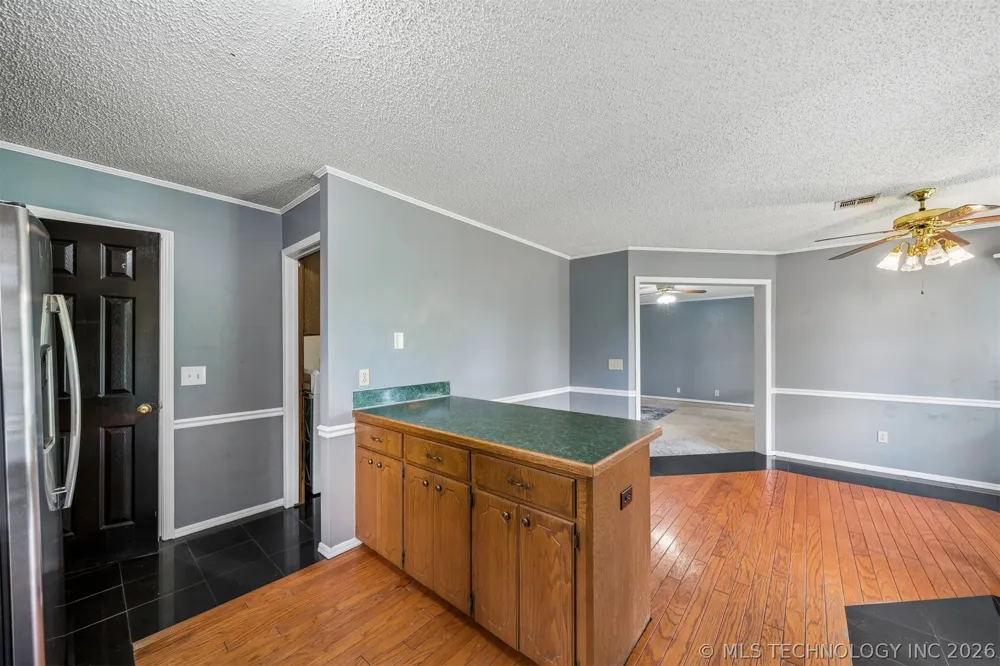 996 Douglas Drive Claremore, OK 74017