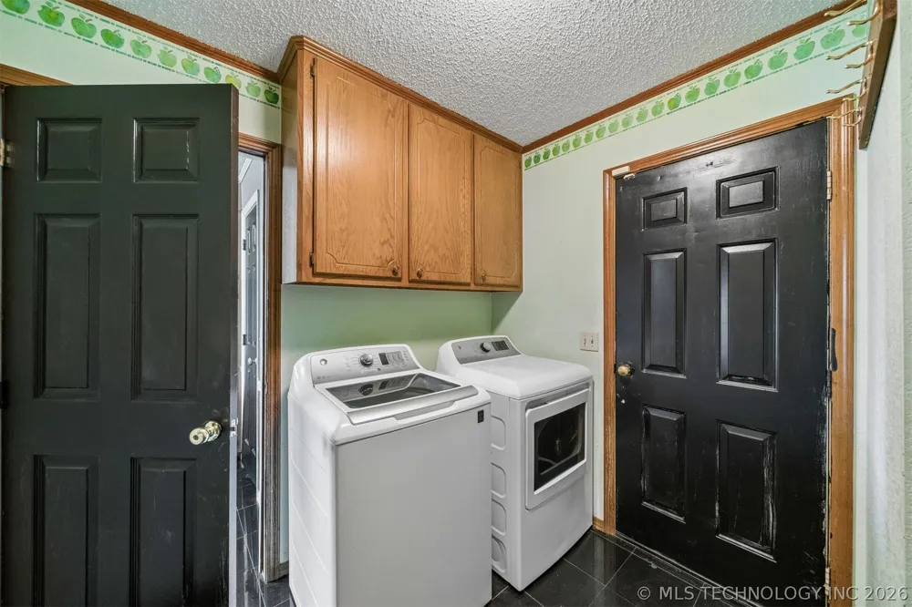 996 Douglas Drive Claremore, OK 74017