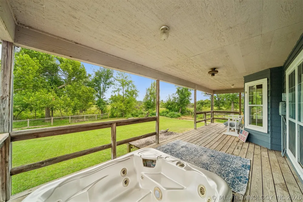 996 Douglas Drive Claremore, OK 74017