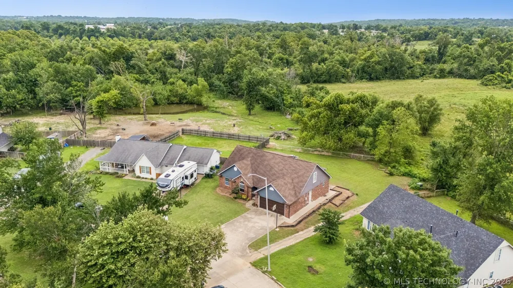996 Douglas Drive Claremore, OK 74017
