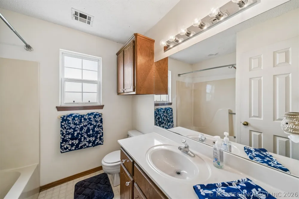 996 Douglas Drive Claremore, OK 74017