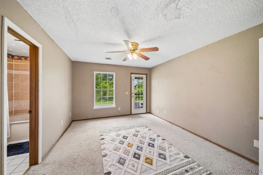 996 Douglas Drive Claremore, OK 74017