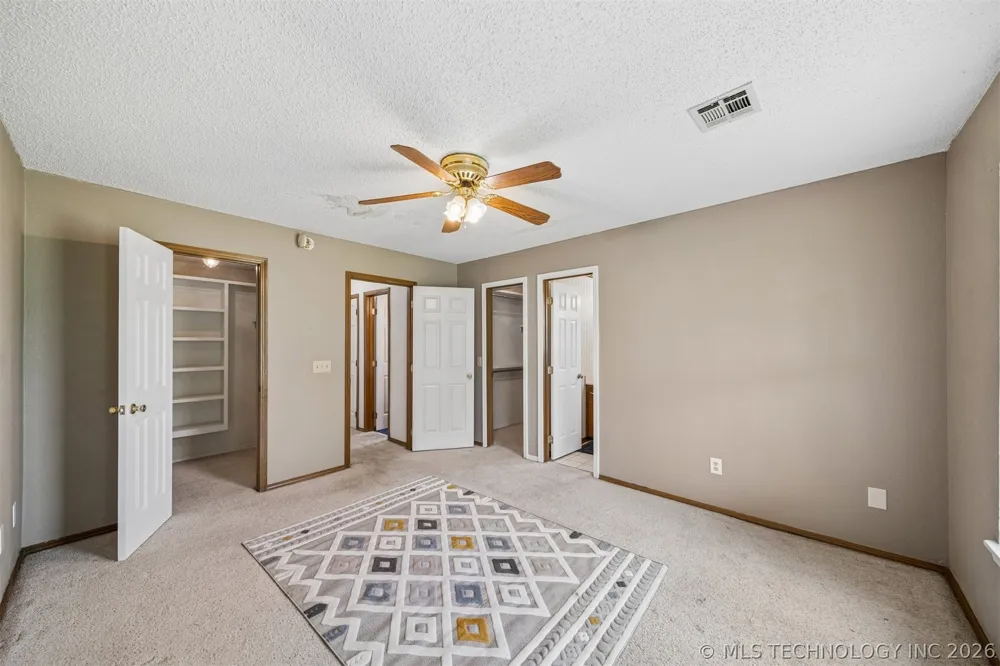 996 Douglas Drive Claremore, OK 74017