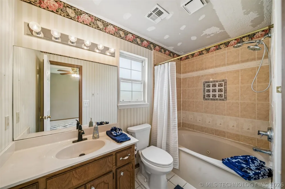 996 Douglas Drive Claremore, OK 74017