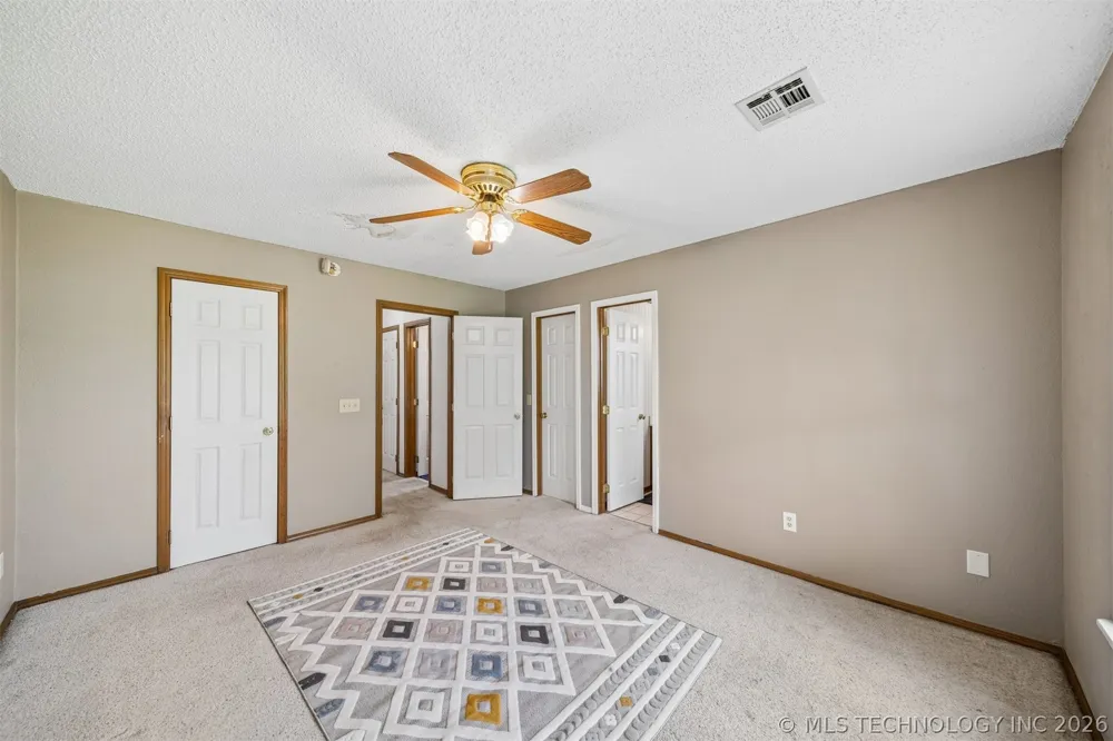 996 Douglas Drive Claremore, OK 74017