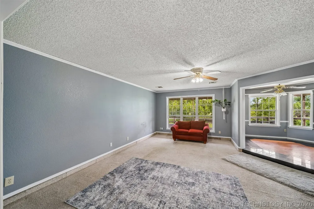 996 Douglas Drive Claremore, OK 74017