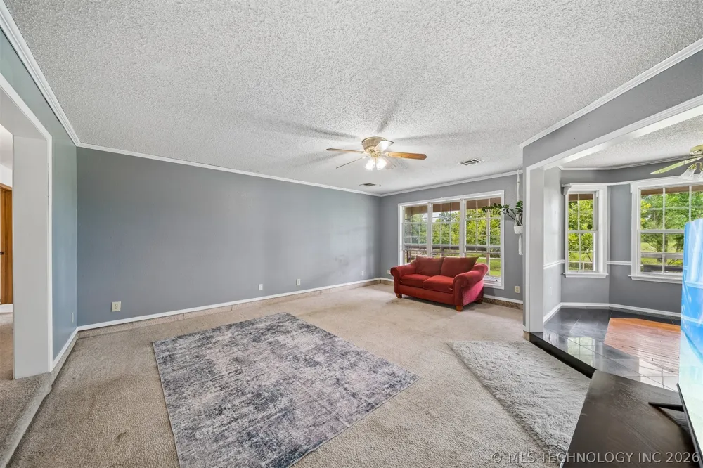 996 Douglas Drive Claremore, OK 74017