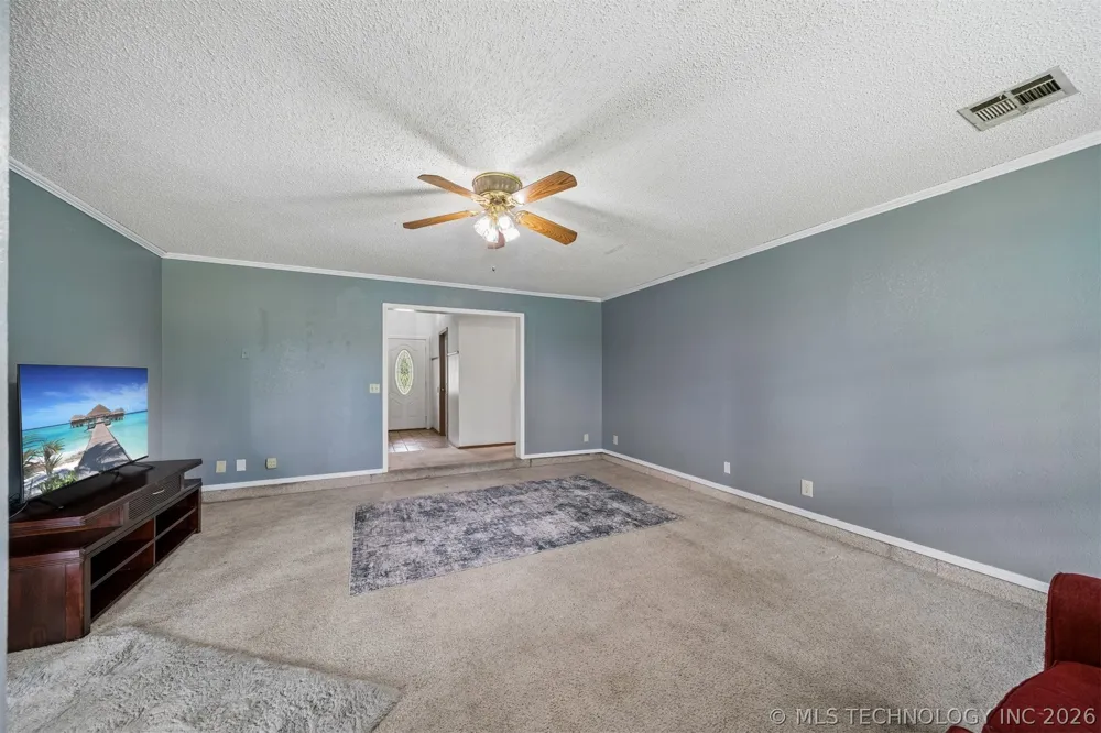 996 Douglas Drive Claremore, OK 74017