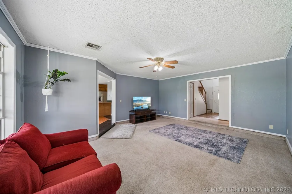 996 Douglas Drive Claremore, OK 74017