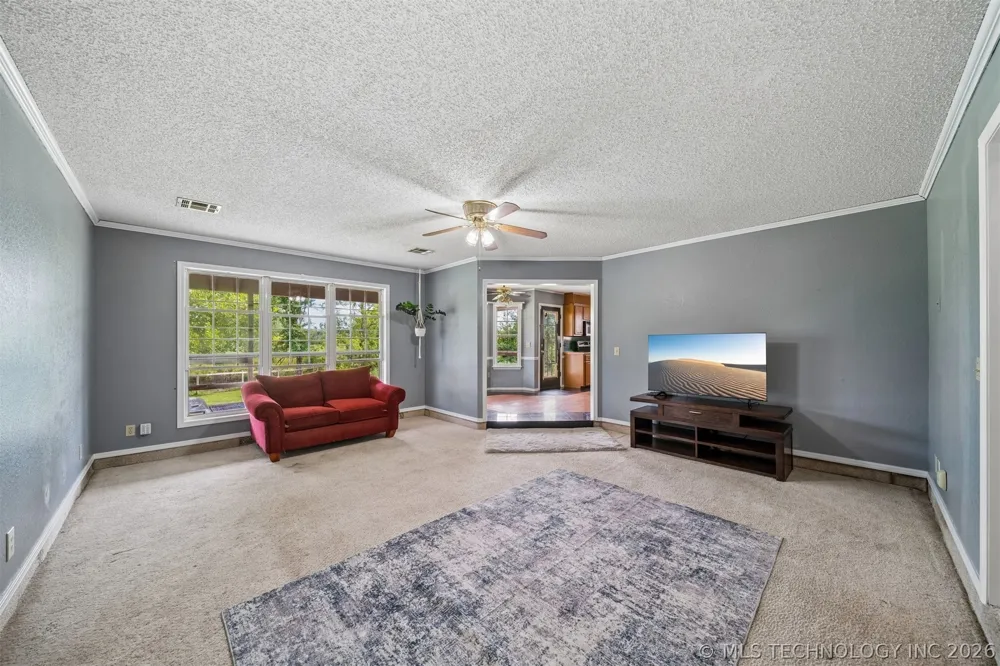 996 Douglas Drive Claremore, OK 74017