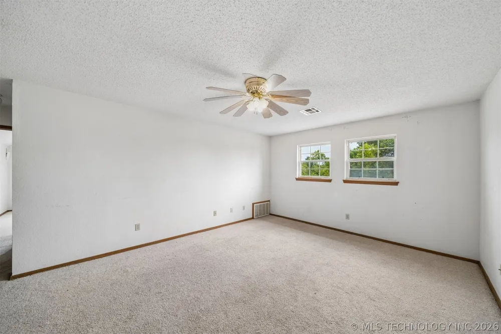 996 Douglas Drive Claremore, OK 74017