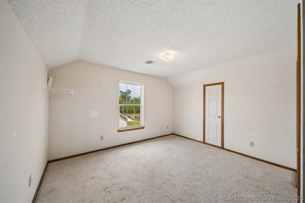 996 Douglas Drive Claremore, OK 74017