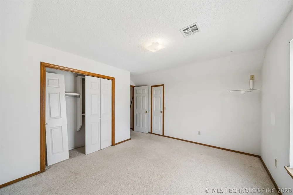 996 Douglas Drive Claremore, OK 74017