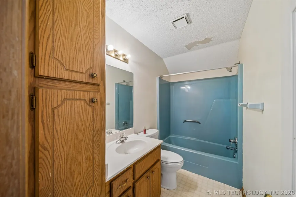 996 Douglas Drive Claremore, OK 74017