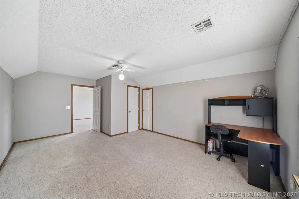 996 Douglas Drive Claremore, OK 74017