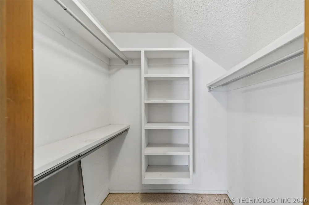 996 Douglas Drive Claremore, OK 74017