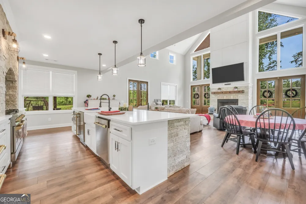 1384 Hopewell RD Forsyth, GA 31029
