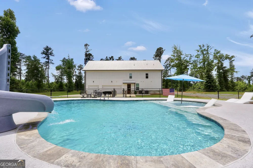 1384 Hopewell RD Forsyth, GA 31029