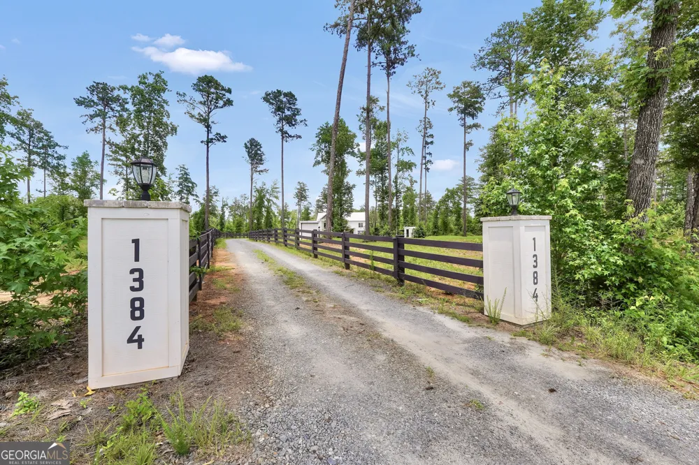 1384 Hopewell RD Forsyth, GA 31029