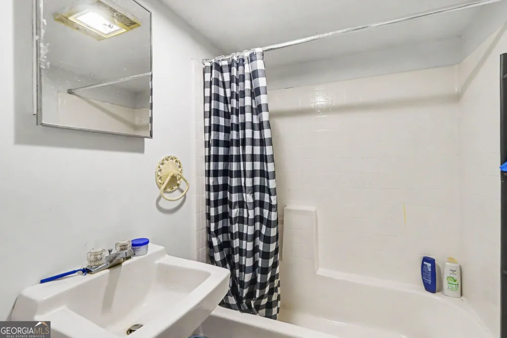 202 Cherry Hill DR Calhoun, GA 30701