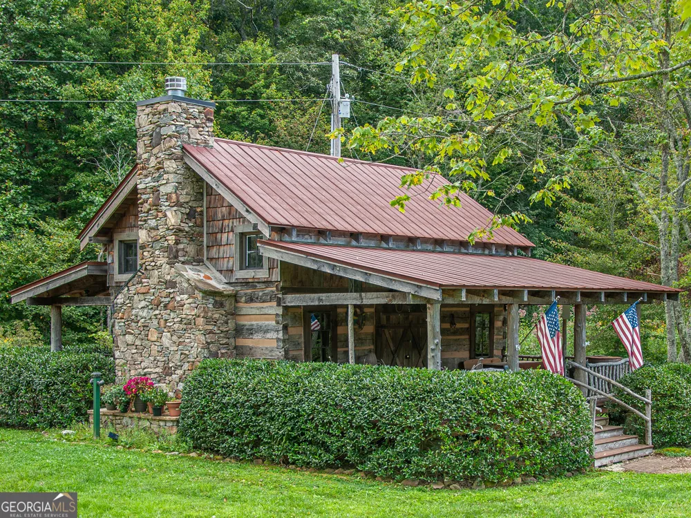 115 Wildflower RD Scaly Mountain, NC 28775