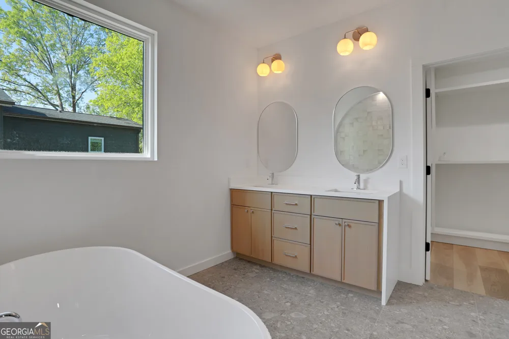 644 Glendale RD Scottdale, GA 30079