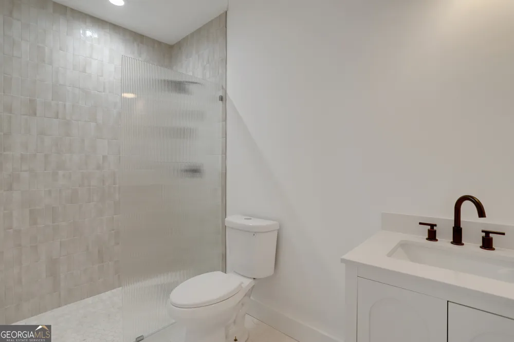 644 Glendale RD Scottdale, GA 30079