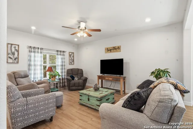101 Sutton Uvalde, TX 78801
