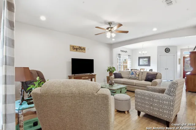 101 Sutton Uvalde, TX 78801