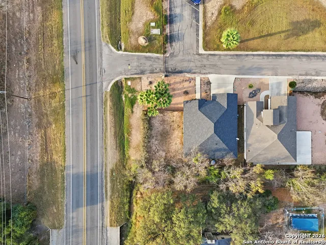 101 Sutton Uvalde, TX 78801