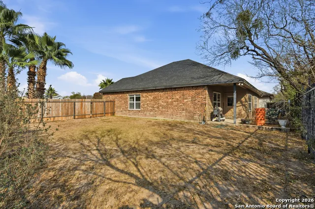 101 Sutton Uvalde, TX 78801
