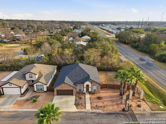 101 Sutton Uvalde, TX 78801
