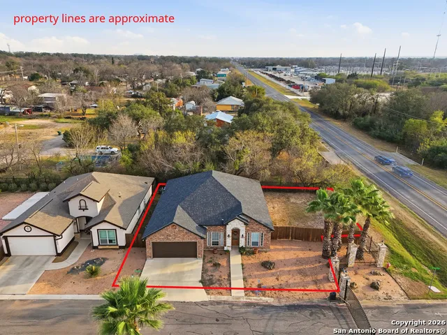 101 Sutton Uvalde, TX 78801