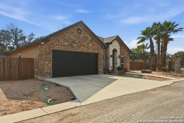 101 Sutton Uvalde, TX 78801