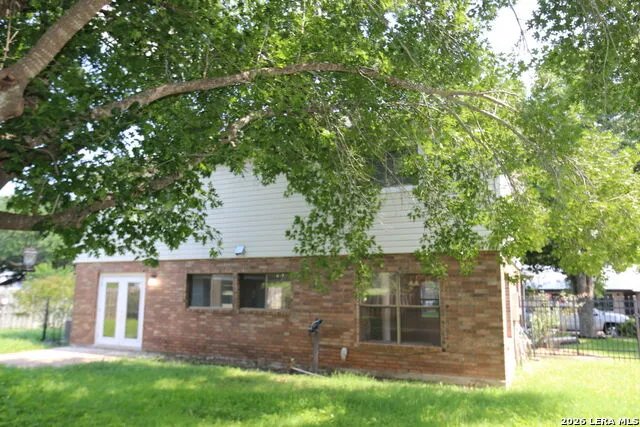 115 Country Lane Castroville, TX 78009