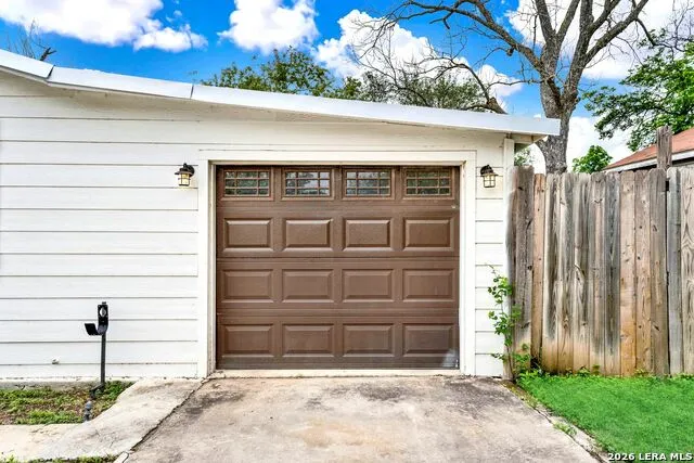 1607 14TH ST Hondo, TX 78861