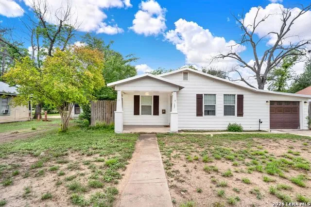 1607 14TH ST Hondo, TX 78861