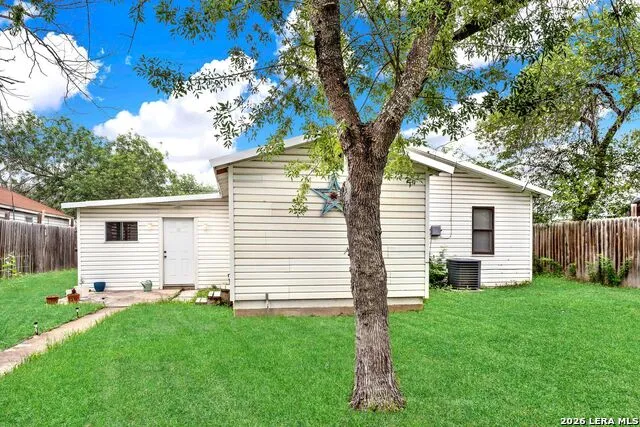 1607 14TH ST Hondo, TX 78861