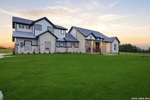 207 Hidden Ranch