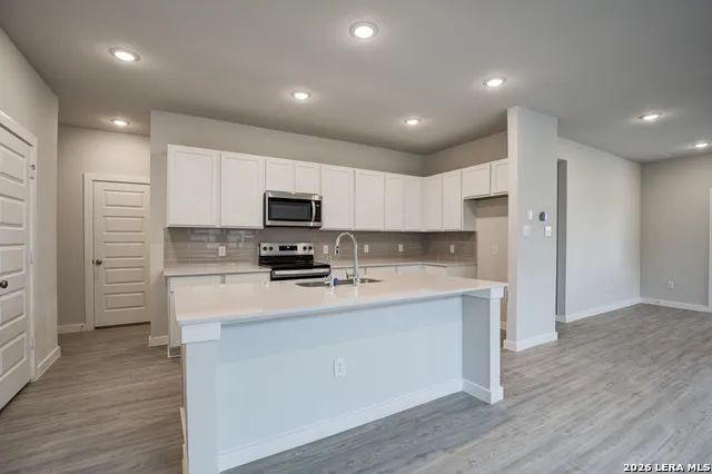 2335 Crisp Gln San Antonio, TX 78224