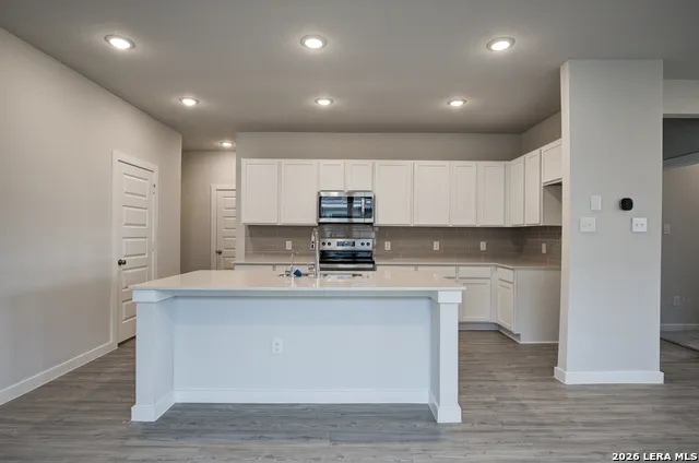 2335 Crisp Gln San Antonio, TX 78224