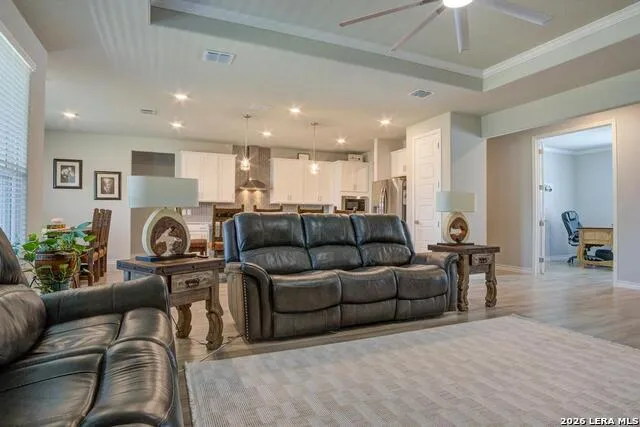 237 Bryant Park Castroville, TX 78009