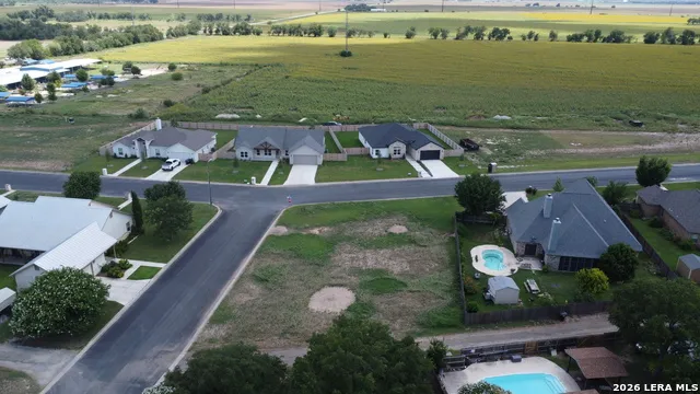 702 34th Street Hondo, TX 78861