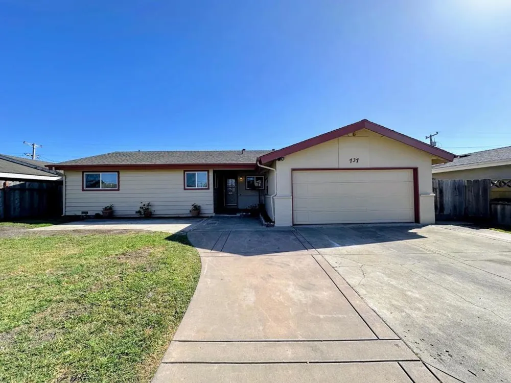 737 Saint Ann Drive Salinas, CA 93901