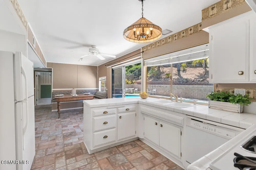 65 Ocatillo Avenue Thousand Oaks, CA 91320