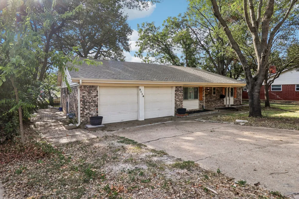 2116 Tamworth Court Bedford, TX 76021